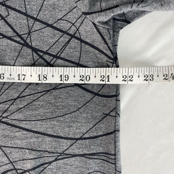 Under Armour Do Work Asymmetrical Short Sleeve tshirt Gray sz Medium - Picture 6 of 6